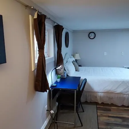 Guest House With Private Entrance- Walk To Downtown Noblesville